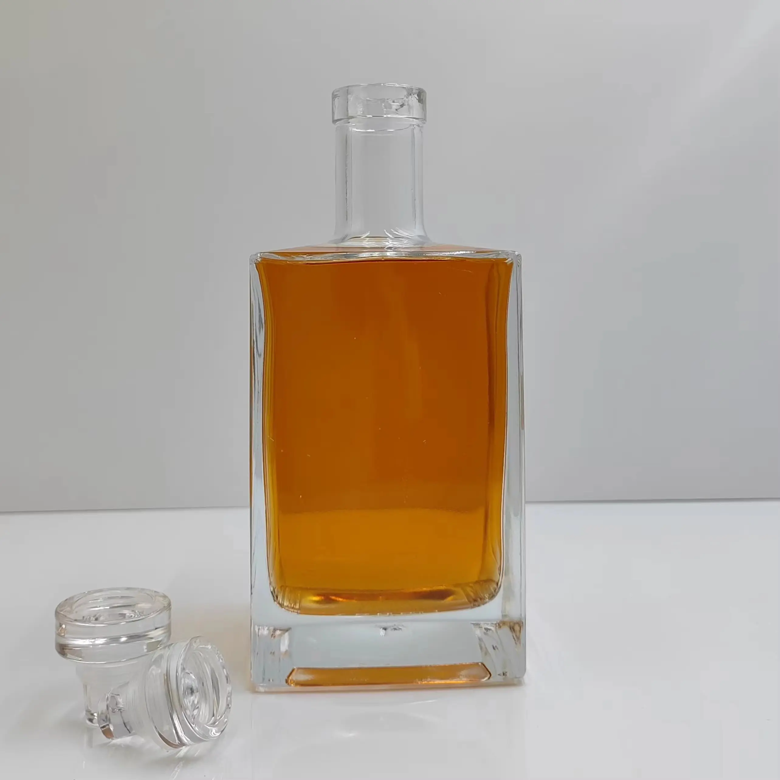 square bottle liquor 1.png