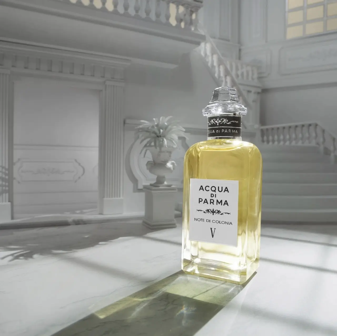 The aesthetic of perfume bottle shapes: a multi-dimensional expression from function to mood