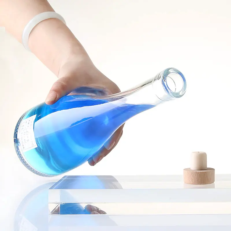 gin glass bottle.jpg